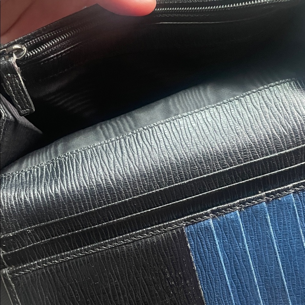 Salvatore Ferragamo Bifold Long Black Textured Wallet - Picture 5 of 8